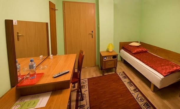 Pokoje Goscinne Akropol Познан Екстериор снимка